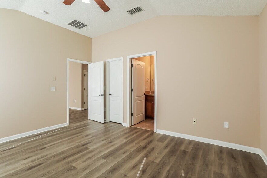 Building Photo - 3290 Silverado Cir