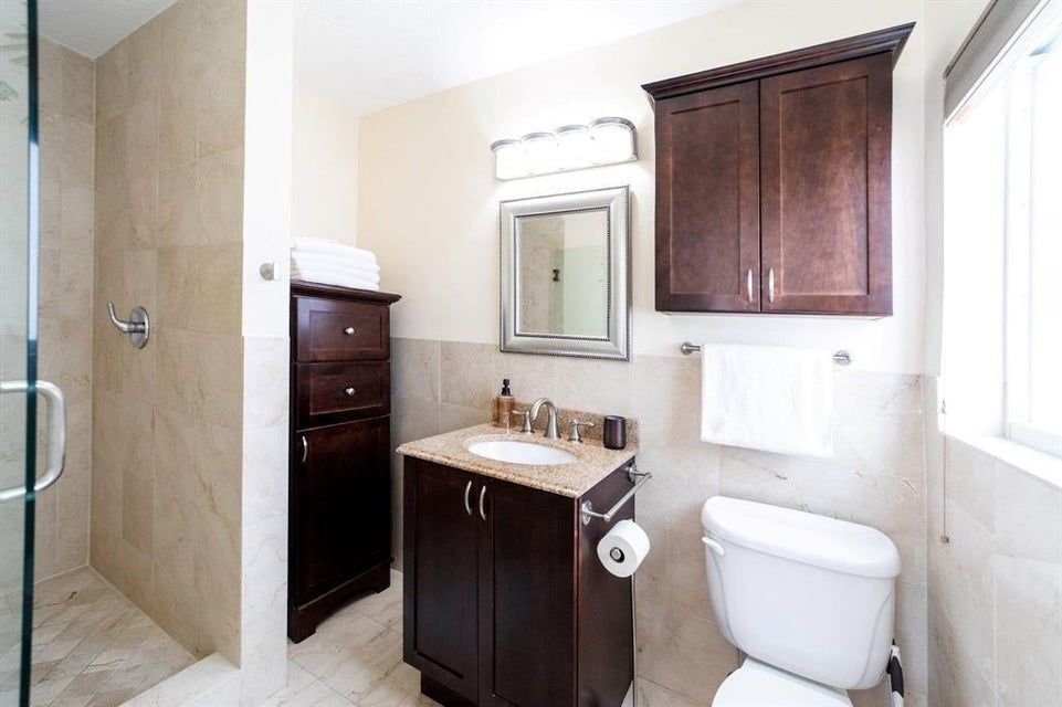 Building Photo - 2101 NE 15th St