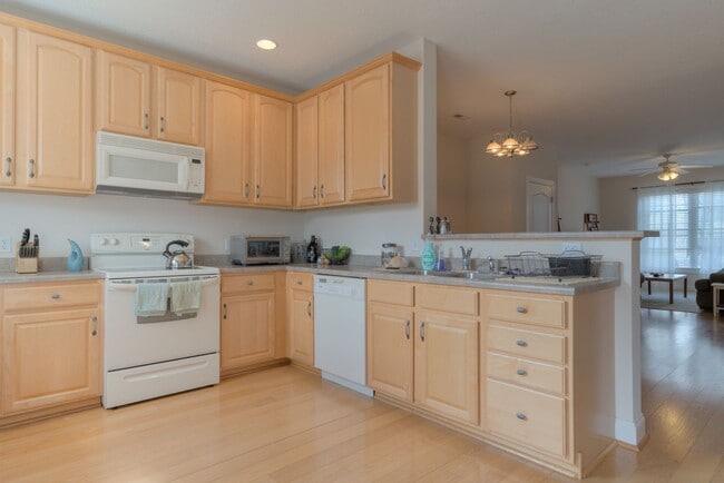 Building Photo - 250 Sheliah Ct