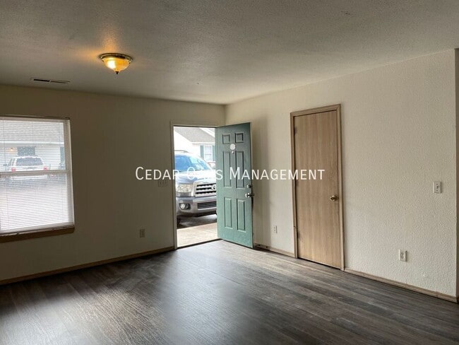 Building Photo - 100 Josie Pl