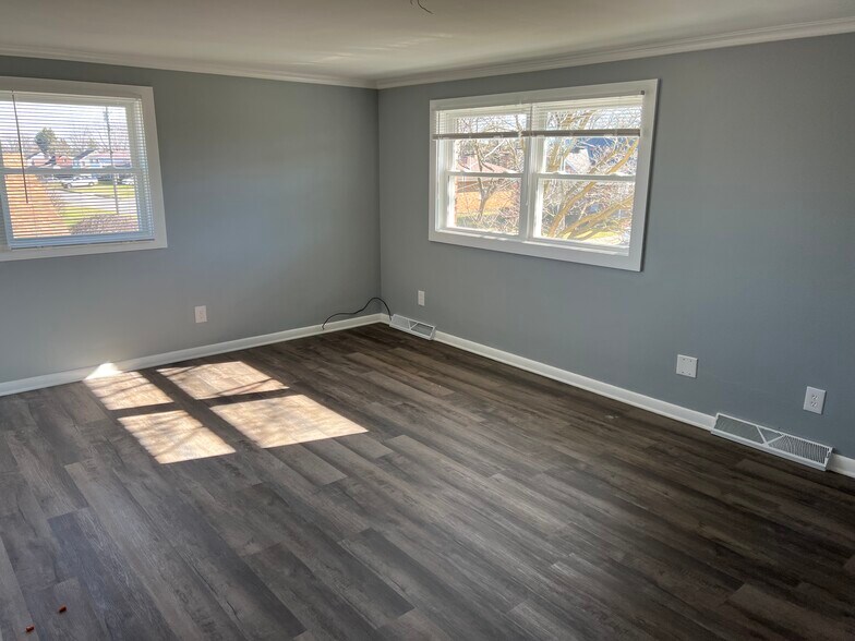 Building Photo - 625 W Omar St