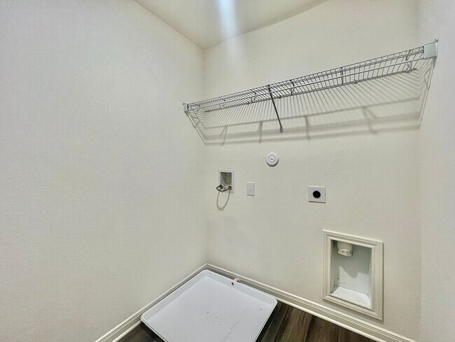 Building Photo - 14346 Elkhorn Crest