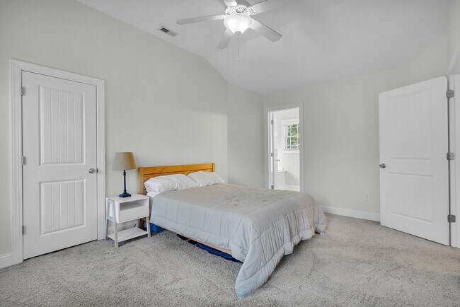 Building Photo - 112 Wild Oak Dr