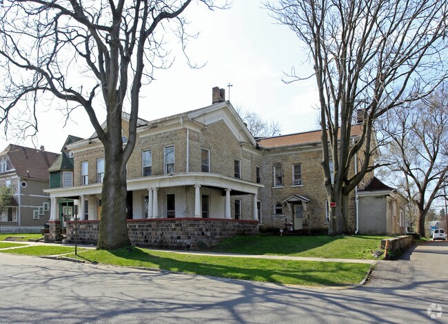 Primary Photo - 209 N 2nd St