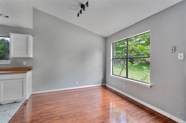Building Photo - 1806 Krizan Ave