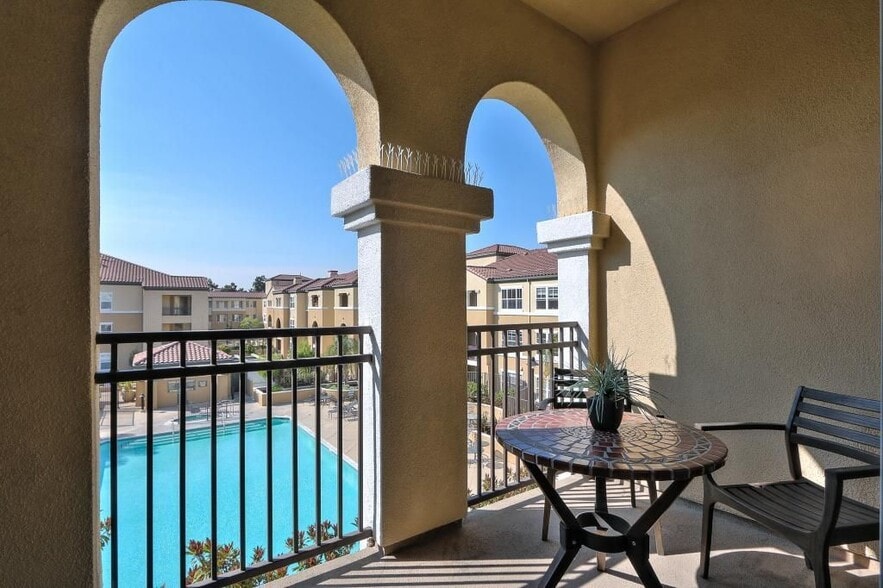 Balcony - 1883 Agnew Rd