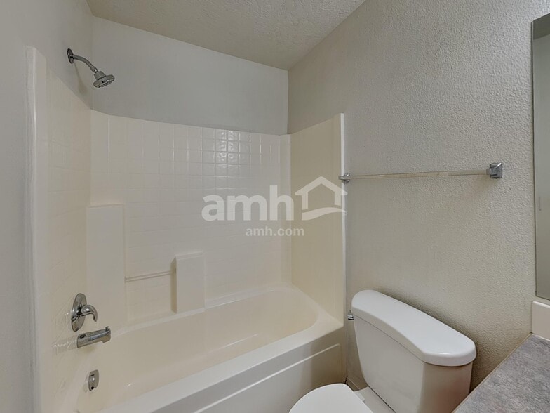 Building Photo - 3008 Woodbridge St