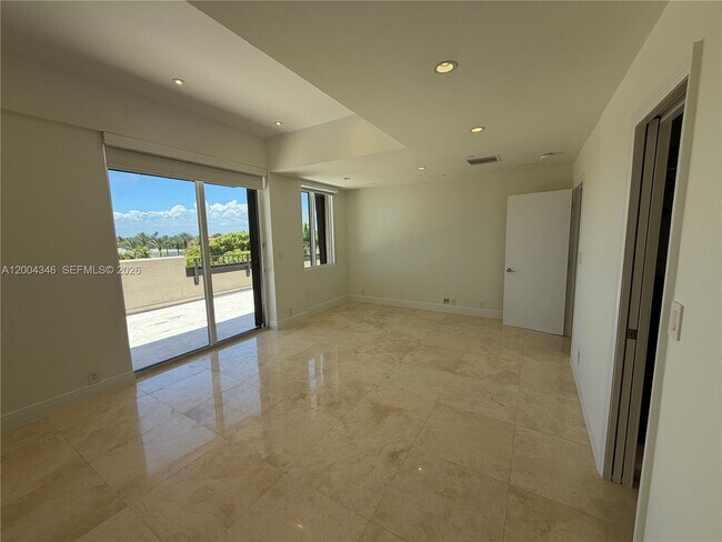 Building Photo - 151 Crandon Blvd