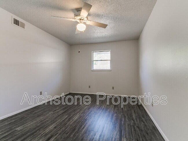 Building Photo - 4508 NW 26th St