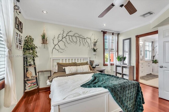 Building Photo - 1033 NE 17th Way