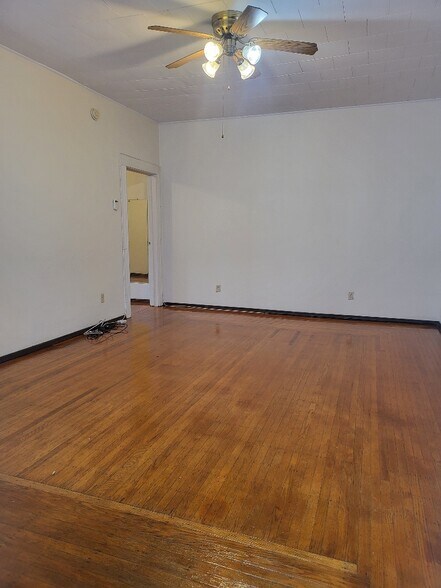 Building Photo - 46 Brighton St