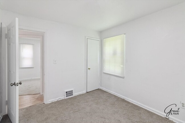 Building Photo - $1300 3 bedroom bungalow