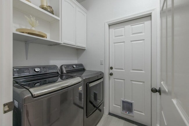 Building Photo - 2785 Eshom Creek Ct