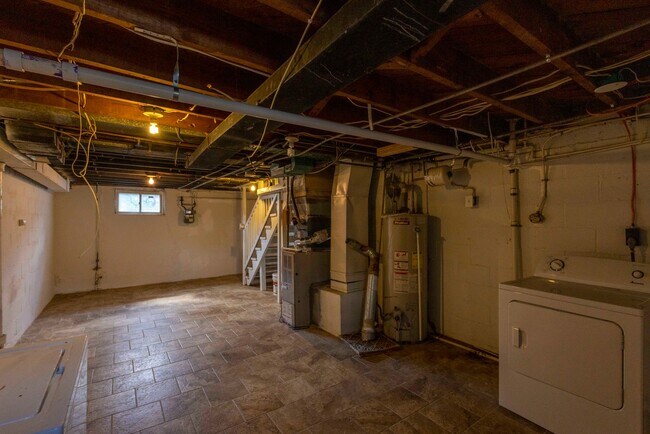 Building Photo - 2019 Grinnalds Ave