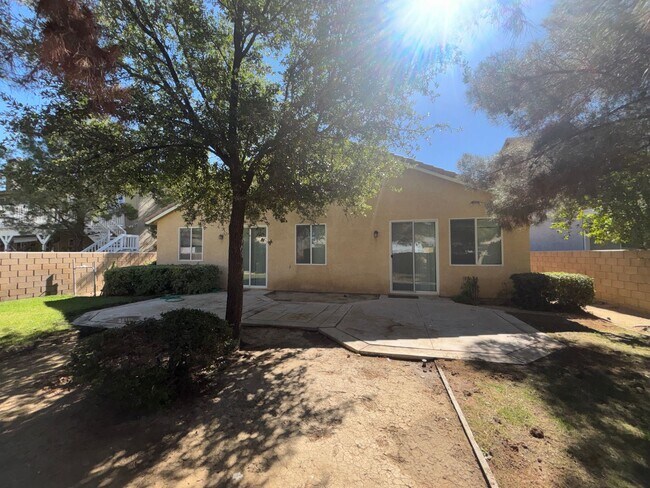 Building Photo - Upgraded West Lancaster Home