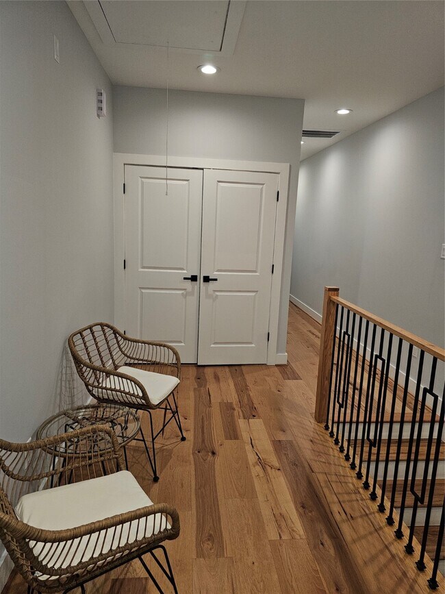 Building Photo - 4427 Elmwood St