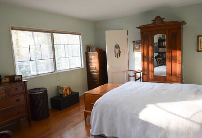 Master bedroom - 5394 Village Grn