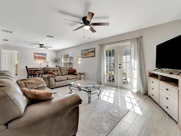 Building Photo - 2916 Woodcrest Dr