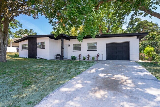 Building Photo - 5815 Wolf Rd