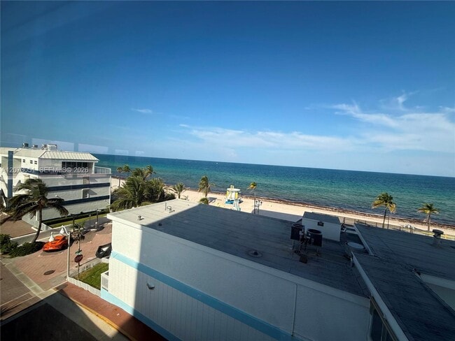 Building Photo - 3111 N Ocean Dr