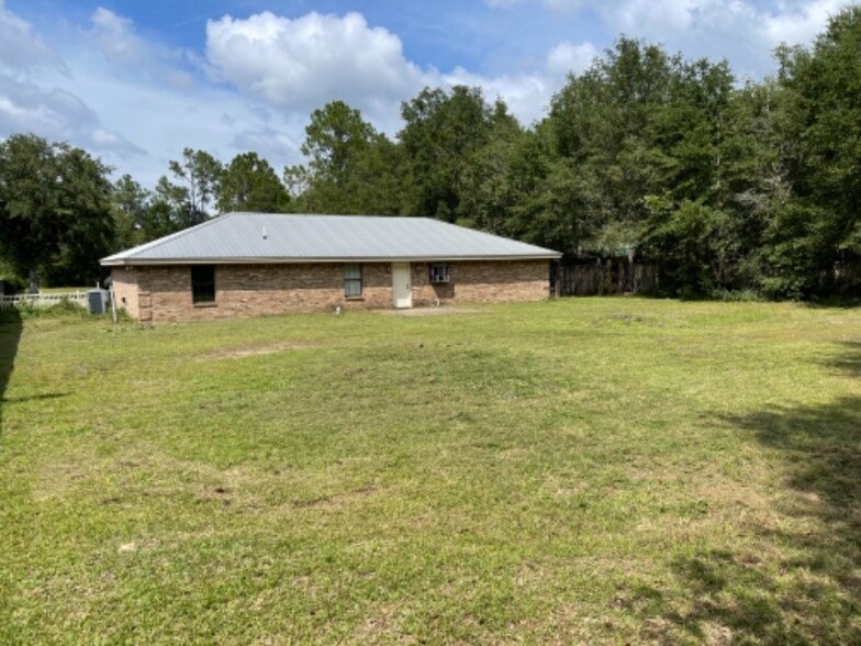 Building Photo - 5682 FL-20