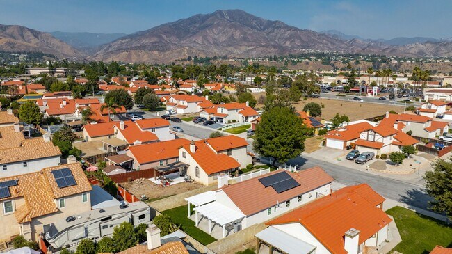 Building Photo - COMING SOON - Beautiful Highland Home