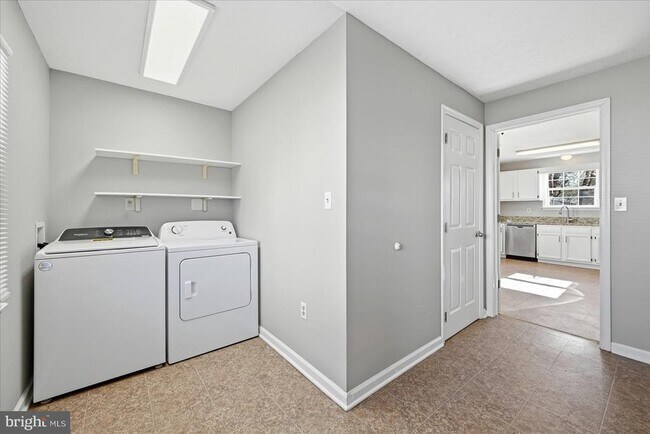 Building Photo - 37127 Butts Ln