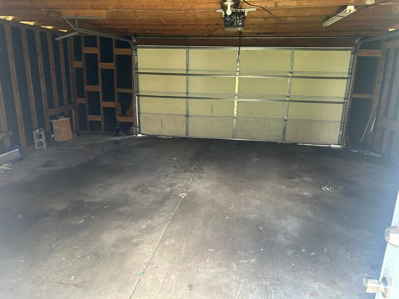 Building Photo - 415 E Frye Ave