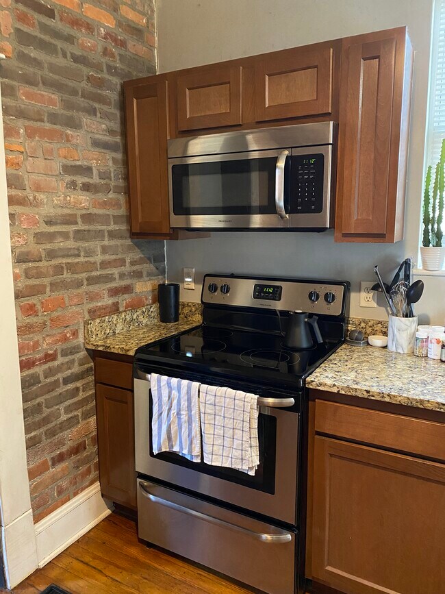 Building Photo - 425 W 3rd Ave