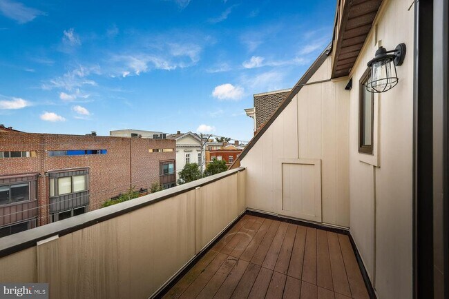 Building Photo - 821 Lombard St