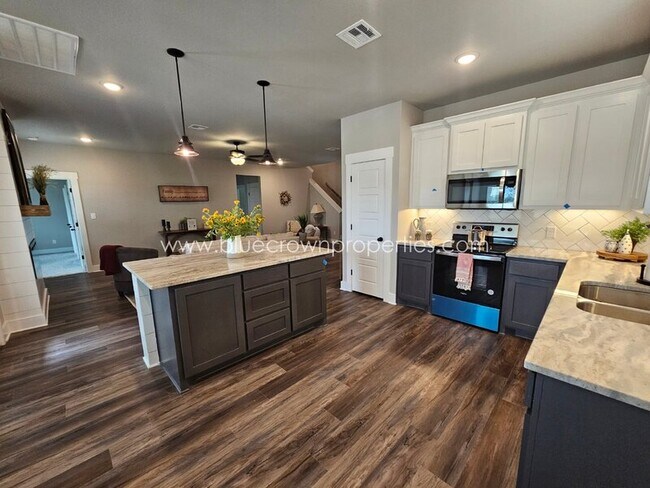 Building Photo - 1800 Aleia Cv