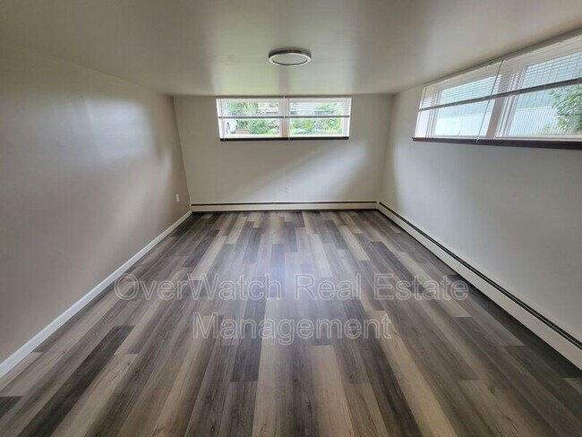 Building Photo - 3405 Oregon Dr