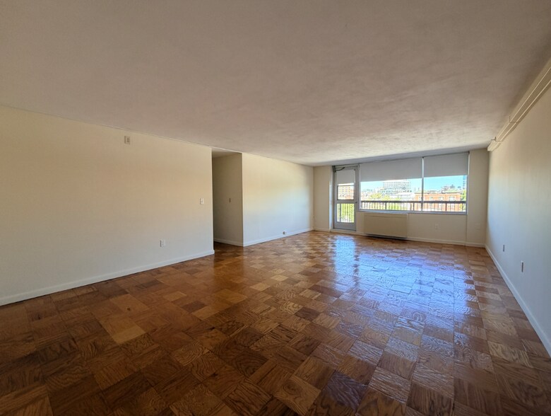 Building Photo - 16 Monmouth Ct