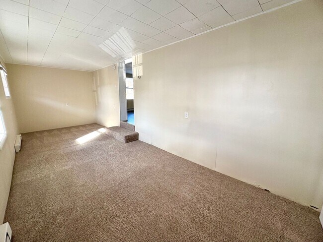 Building Photo - 165 N Hanover St