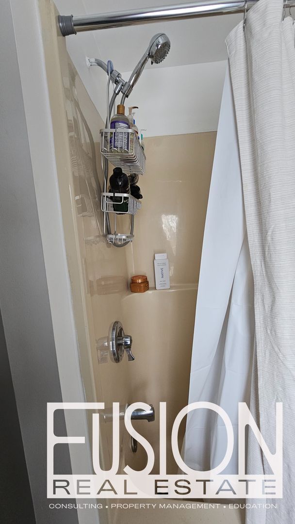 Building Photo - ONE Private Room with ALL Utilities Included in Prime Burlington Location