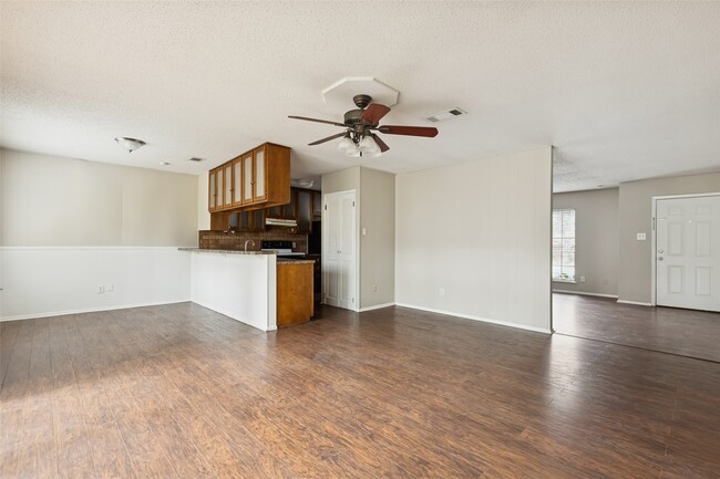 Building Photo - 324 Olive St