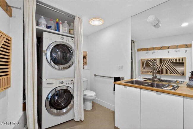 Building Photo - 5 Swanner Ln