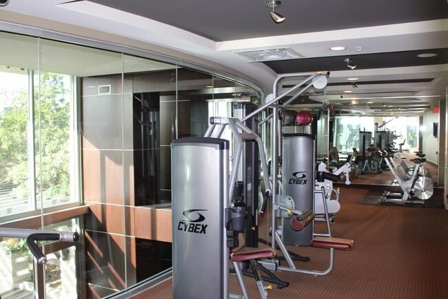 Building Photo - 360 Nueces St