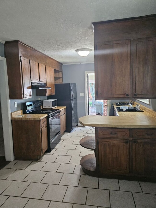 Building Photo - New Listing