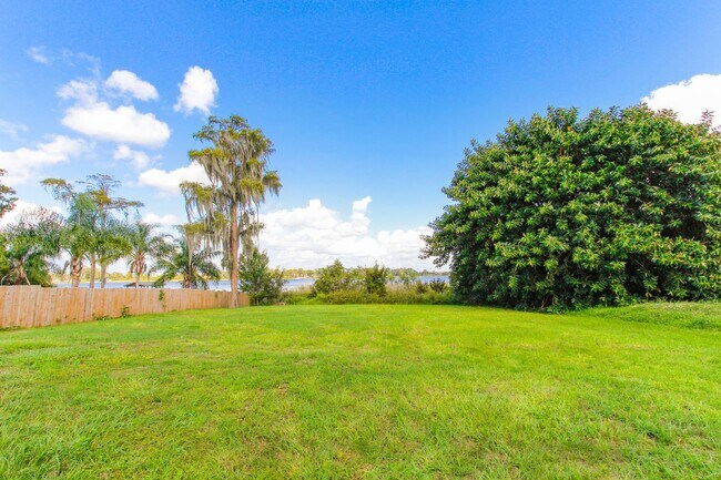 Building Photo - Beautiful Lake front home in West Kissimmee