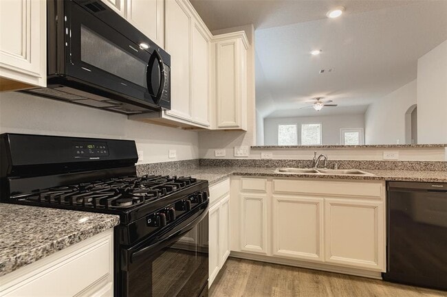 Building Photo - 14717 Pinion Ct