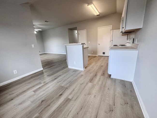 Building Photo - Cedar Park Condo  Freshly Updated