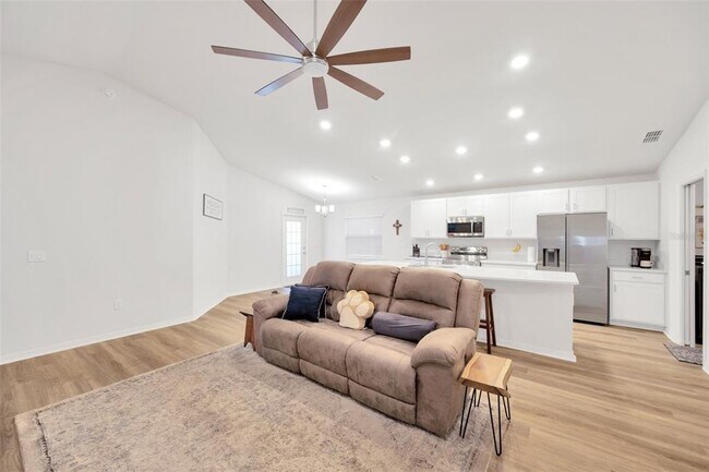 Building Photo - 1072 Aruba Ave