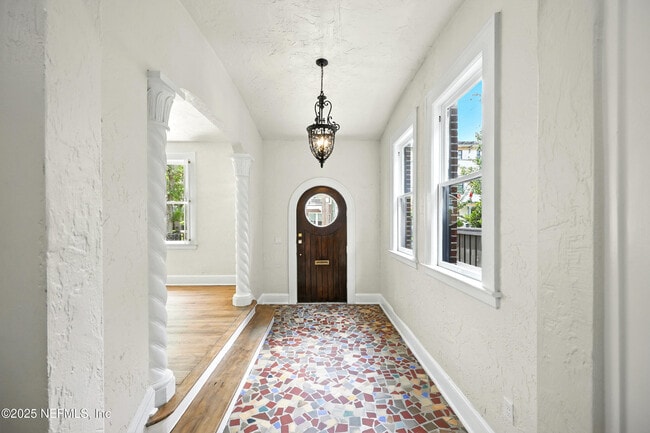 Building Photo - 2131 St Johns Ave