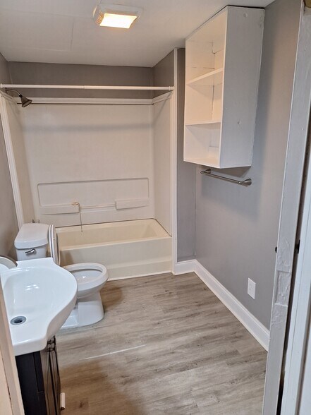 Building Photo - 416 Howell St