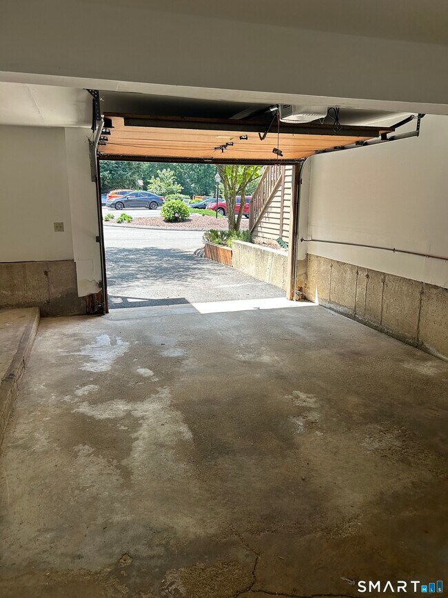 Building Photo - 17 Eagle Rock Cir