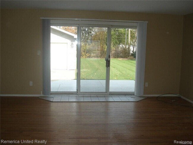 Building Photo - 37944 Lyndon St