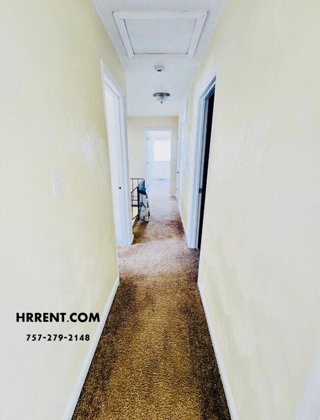 Building Photo - Amazing 6 Bedroom 3 Bathroom Two Story Hom...
