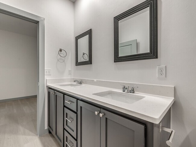 Building Photo - Beautiful New 3-Bed Duplex – Pet Friendly