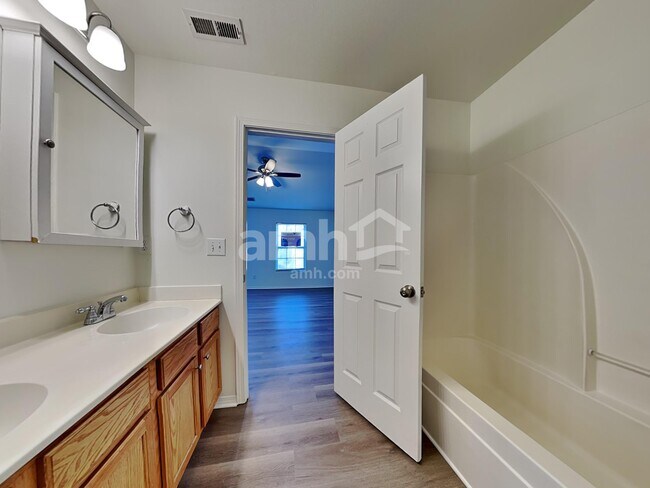 Building Photo - 8312 Ainsworth St